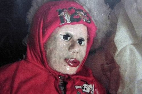 Məzardan qız meyitlərini çıxararaq oyuncaq düzəldən manyakın tükürpədən fotoları...