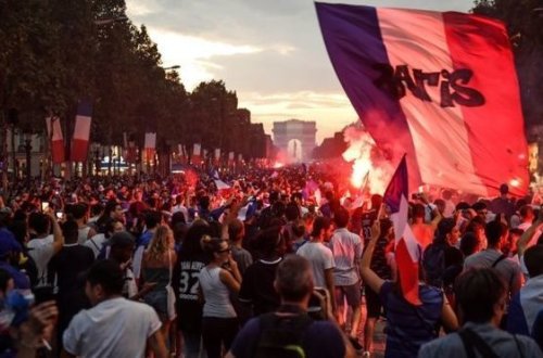 Parisdə qələbəni qeyd edənlər iğtişaş törətdi