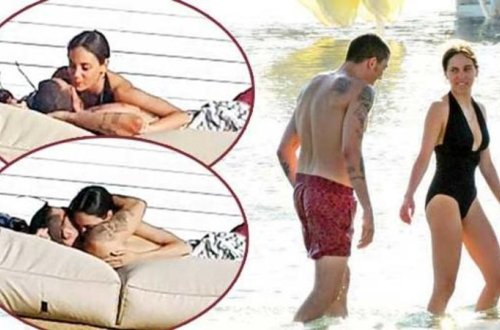 Bal ayına çıxan cütlük çimərlikdə hər kəsin gözü qarşısında... - FOTO