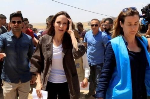 Ancelina Coli İraqda miqrant sığınacağına baş çəkdi - VİDEO