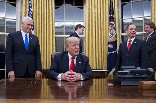 Trampın nitqi zamanı Ağ Ev qaranlığa büründü - VİDEO