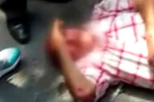 Ata 12 yaşlı qızına intim fotolar atan 73 yaşlı kişini beysbol çubuğu ilə... - FOTOLAR