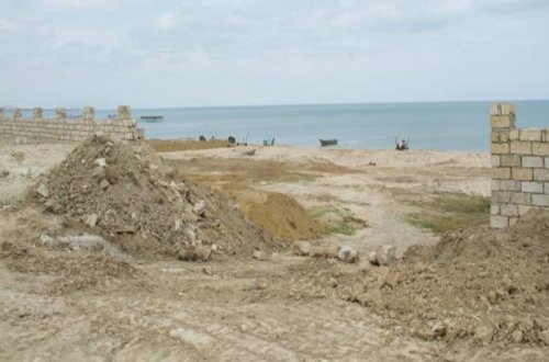 Xəzər dənizinin mühafizə zolağındakı torpaqların monitorinqi aparılıb: Hansı qanun pozuntuları aşkarlanıb?