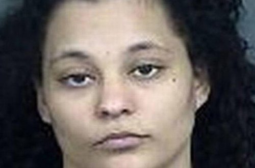 Ana 2 yaşlı qızını kişilərə satdı - FOTO