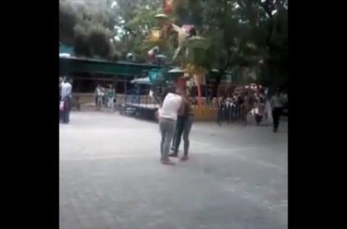 Bakıda qadınlar əlbəyaxa oldu - VİDEO