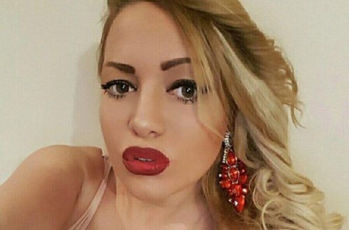 Serbiyalı müğənni ölmüş atası ilə selfi etdi - FOTO