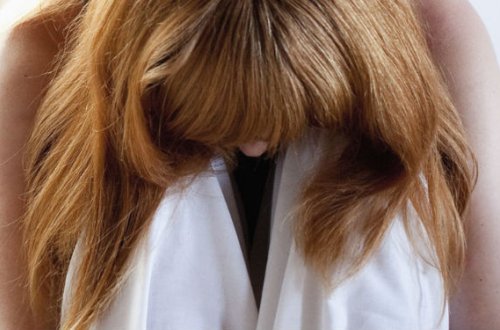 Qadınları xaricdə cinsi istismara məruz qoyan 2 bacı həbs edildi