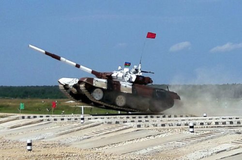 Azərbaycan tankçıları Moskvaya yola düşüb