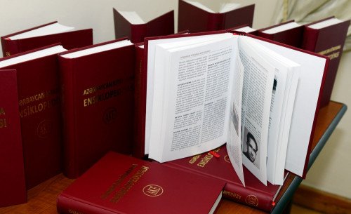 “Milli Ensiklopediya ruslardan köçürülür” - Bəs ölkənin alimləri nə işlə məşğuldur?