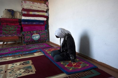 Qızları qaçırır, otaqda tək saxlayır, zorlayır, sonra da ... - TÜKÜRPƏDƏN ADƏTLƏR