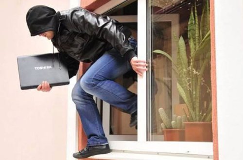 Məktəbin kompüter və printerini oğurladılar