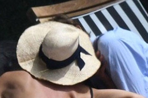 Mariya Şarapova büsqaltersiz dincəldi, sevgilisi biabırçılıq etdi - FOTO