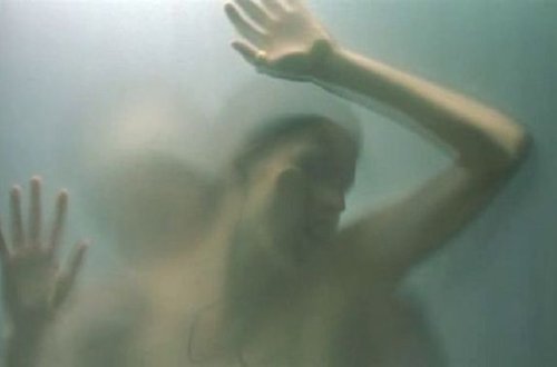 Hamamda qonşu ilə tutduğu gəlinini güllələyənə hökm oxundu - FOTO