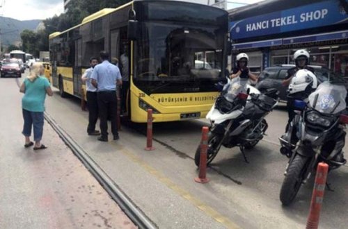 Sərnişin avtobusunda hər kəsin gözü önündə İYRƏNC OLAY - VİDEO 