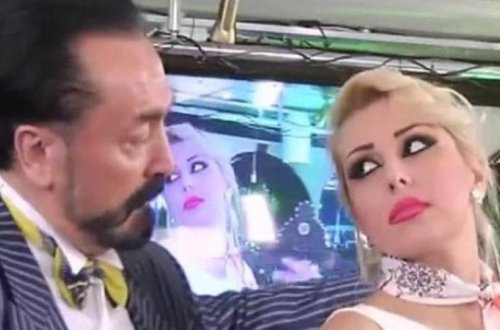 Adnan Oktar “kediciklər”in hamısına BUNU EDİB - Yeni FAKTLAR ÜZƏ ÇIXDI