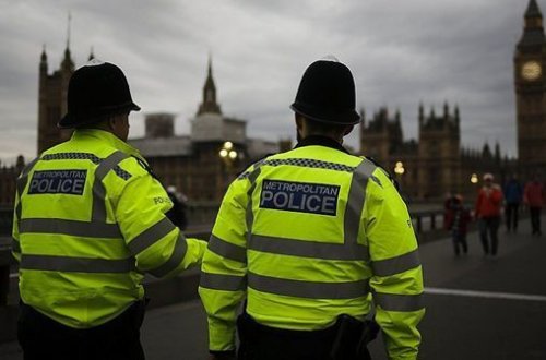 Londonda naməlum şəxslər polisə atəş açdı