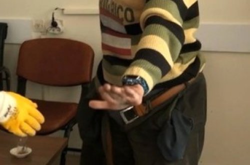 Dilənçinin üzərindən 300 minə yaxın qəpik pul çıxdı - VİDEO