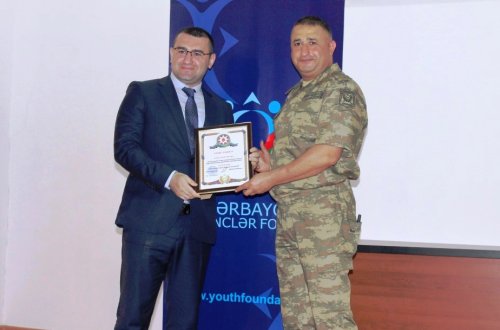 Gənclər Fondunun təşkilatçılığı ilə əsgər və zabitlərlə görüş keçirilib - BƏRDƏDƏ
