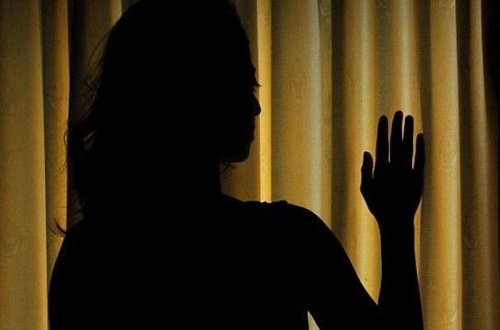 Qadın onu cinsi əlaqədə olmağa məcbur edən ərini məhkəməyə verdi