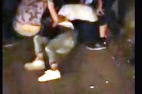 Bakıda gənc qızın küçədə ürəyi getdi, yerə yıxılıb çapaladı - VİDEO