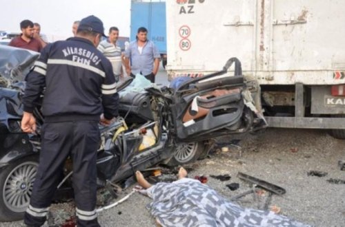 Bir ailənin 3 üzvünün öldüyü, 4-nün yaralandığı dəhşətli qəzanın GÖRÜNTÜLƏRİ - VİDEO