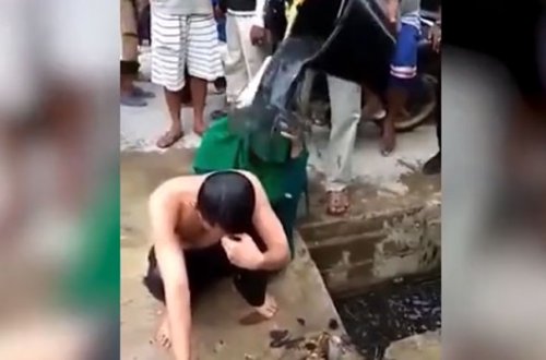 Evli olmadan sevişən cütlük belə cəzalandırıldı - Video