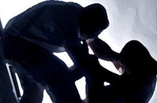 Sevgilisini başqa kişiyə mesaj yazarkən tutdu - Dəhşətli cinayət