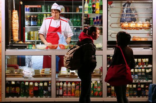 70 nəfər şaurmadan zəhərləndi