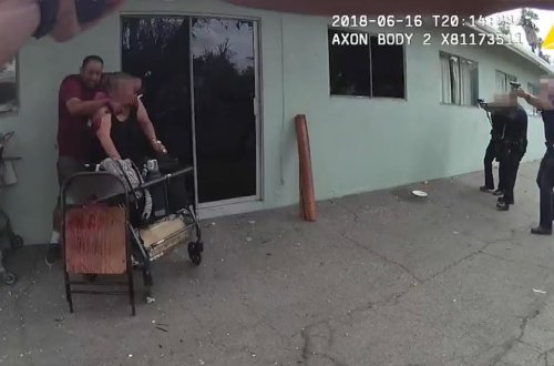 Polis səhvən girovu öldürdü - Video