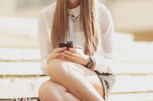 Rəfiqəsi ilə nişanlısının intim mesajlarını görən qadın dəhşət saçdı - FOTO