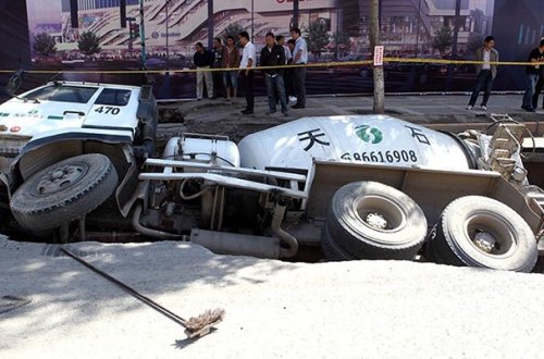 Sement daşıyan maşın qəza törətdi, 9 ölü var