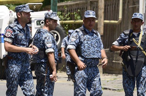 Ermənistanda “cadugər ovu” davam edir