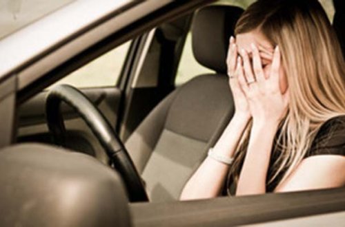 Sükanı arvadına etibar etdi, qəzaya düşdülər