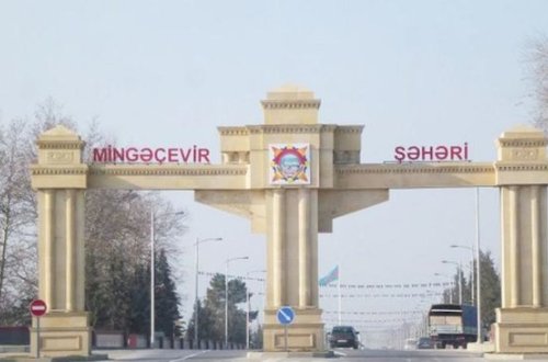 Mingəçevirdə qəza: Ana və oğul ağır yaralandı