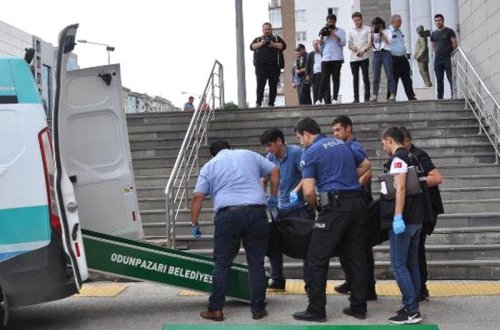 Qızı zorlayan şəxs polis bölməsində özünü öldürdü - Qolu qandallı halda ... - FOTO