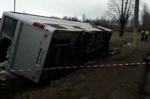 Avtobusla avtomobil toqquşdu - 2 ölü, 13 yaralı