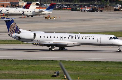 Sərnişin təyyarəsi təcili eniş edib - 3 nəfər xəsarət aldı