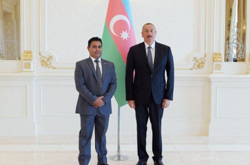 Prezident İlham Əliyev Şri-Lankanın Azərbaycanda yeni təyin olunmuş səfirinin etimadnaməsini qəbul edib