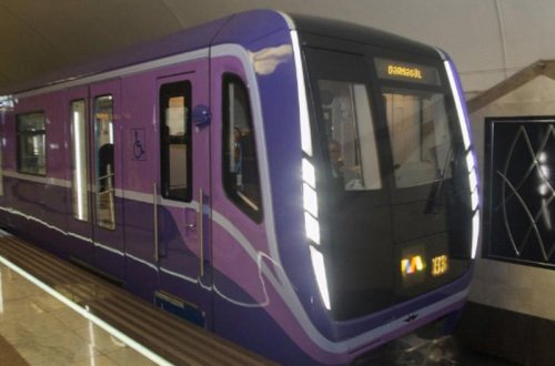 Bakı metrosunda HƏYƏCAN - orta yaşlı kişi...