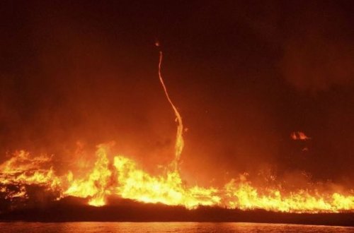 Britaniyada alovlu tornado göründü - VİDEO