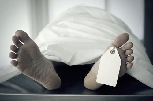 Arvadından xilas olmaq üçün özünü ölülüyə vurdu