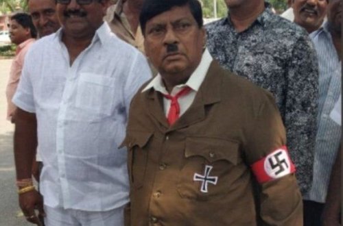 Hindistanlı deputat Hitlerə “çevrildi” - VİDEO