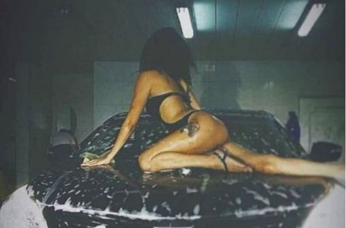 ŞOK! Bakıda soyunub maşını yuyan qızın kimliyi bəlli oldu - FOTO