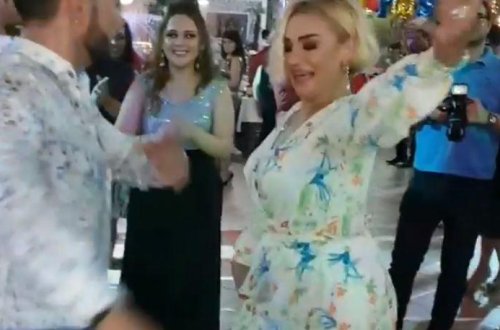Mətanət ayaqyalın oynadı – Video