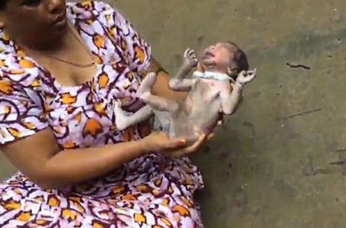 ŞOK KADRLAR: körpə kanalizasiyadan sağ çıxarıldı - VİDEO