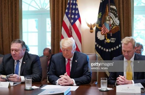 Ağ Evdə hökumətin iclası dualarla başladı - Ey Tanrı, kömək et... - VİDEO