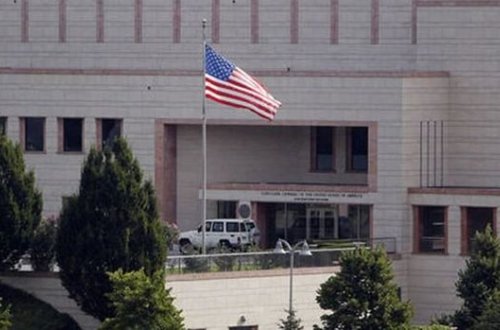 Türkiyədə ABŞ səfirliyi atəşə tutuldu - FOTO