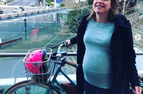 Yeni Zelandiyada hamilə nazir doğum evinə velosipedlə gəlib