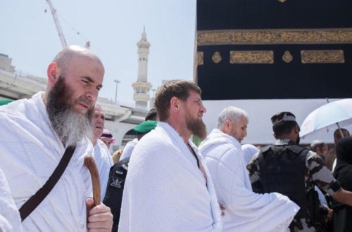 Kadırov Məkkəyə getdi