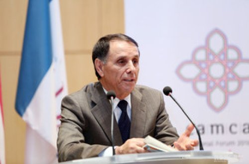 Novruz Məmmədov pakistanlı həmkarını təbrik etdi